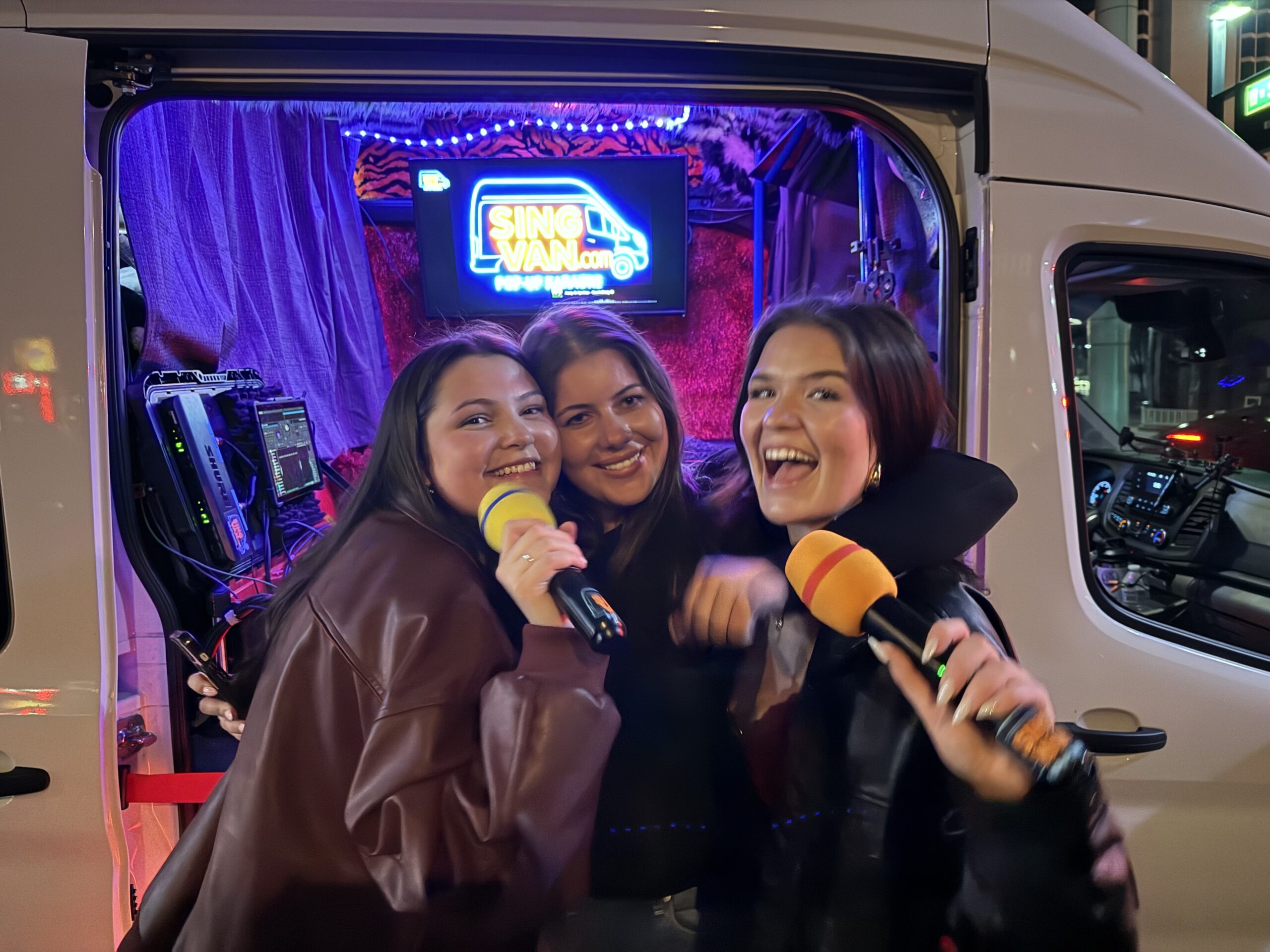 SingVan crowd moment